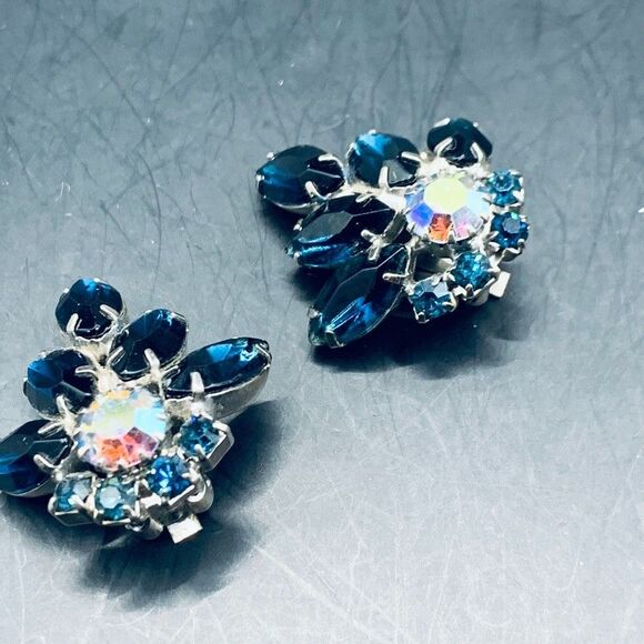Vintage Earrings 1950s Blue Aurora Borealis Silver Tone Large Cluster Clip on - Picture 4 of 11
